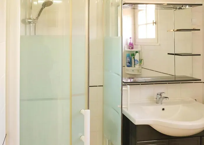 2 Bedroom Lovely In *